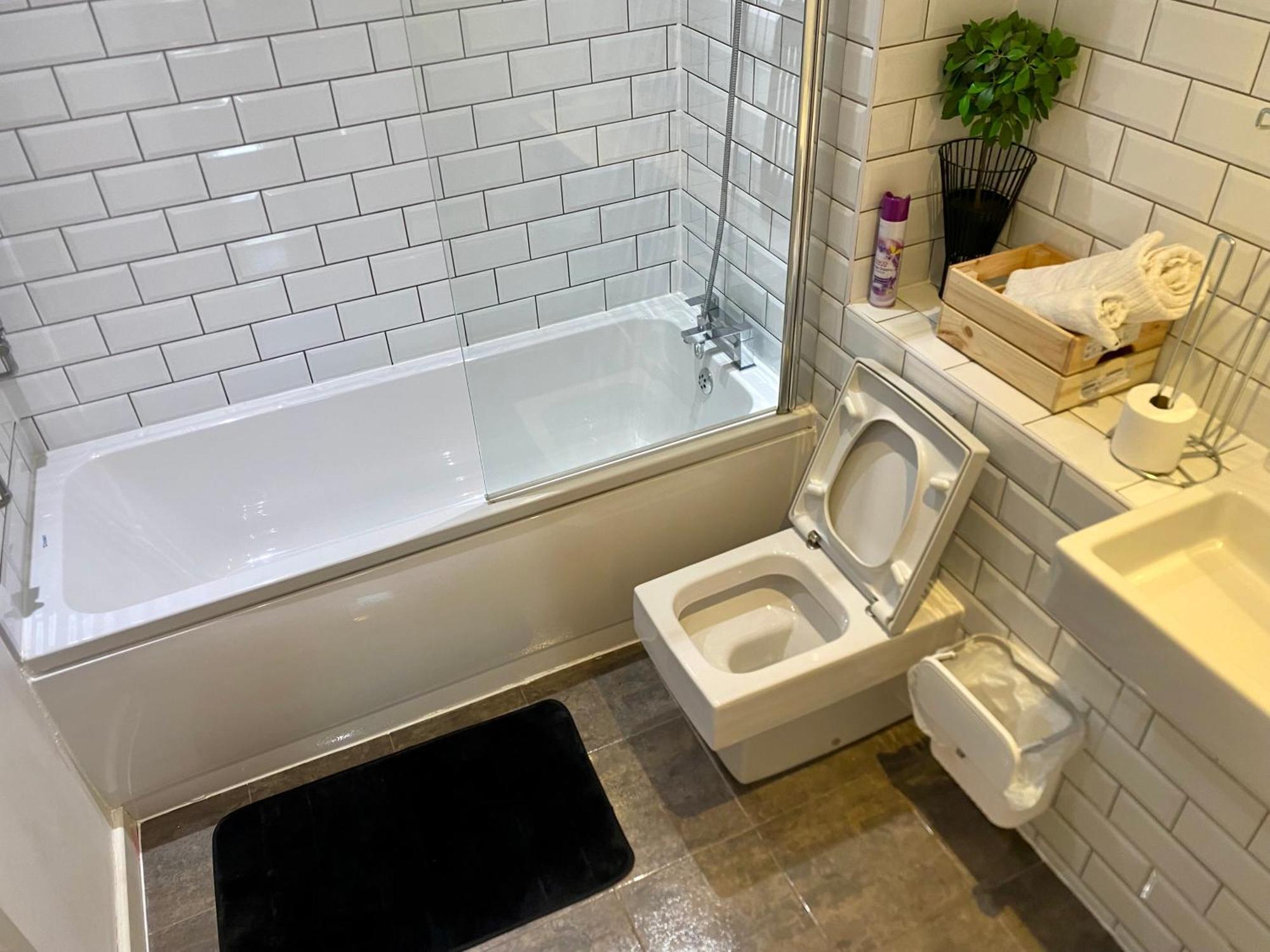 Luxury Urban Tranquility At B1 Apartment Бирмингам Екстериор снимка